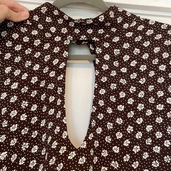 Flynn Skye Brown Flower Silky Blouse size Large - Picture 2 of 6